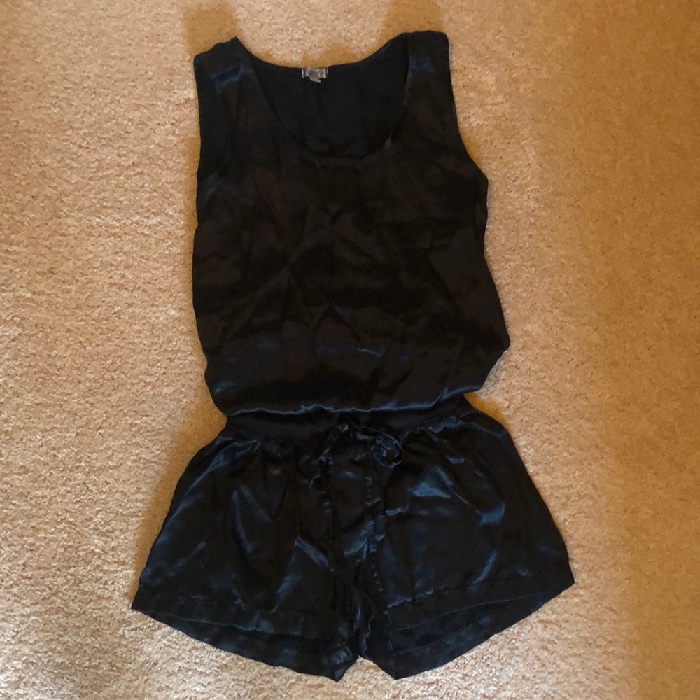 PJ Harlow set